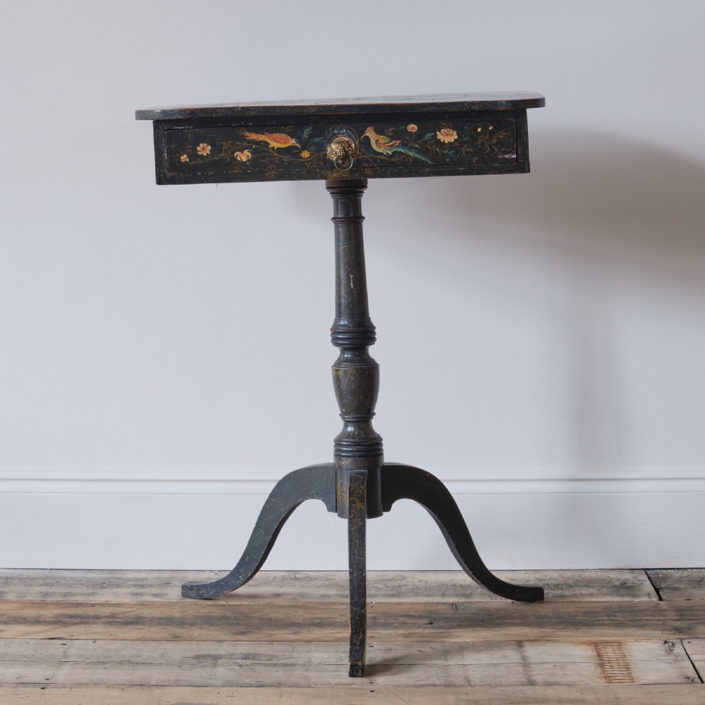 19th-century Chinoiserie lacquered tripod side table