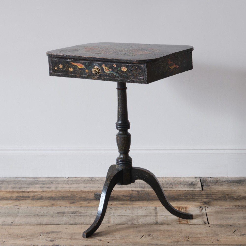 19th-century Chinoiserie lacquered tripod side table View II