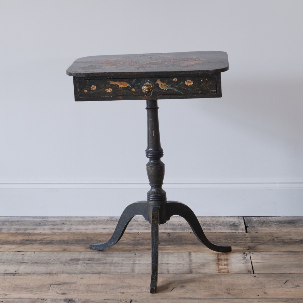 19th-century Chinoiserie lacquered tripod side table View III