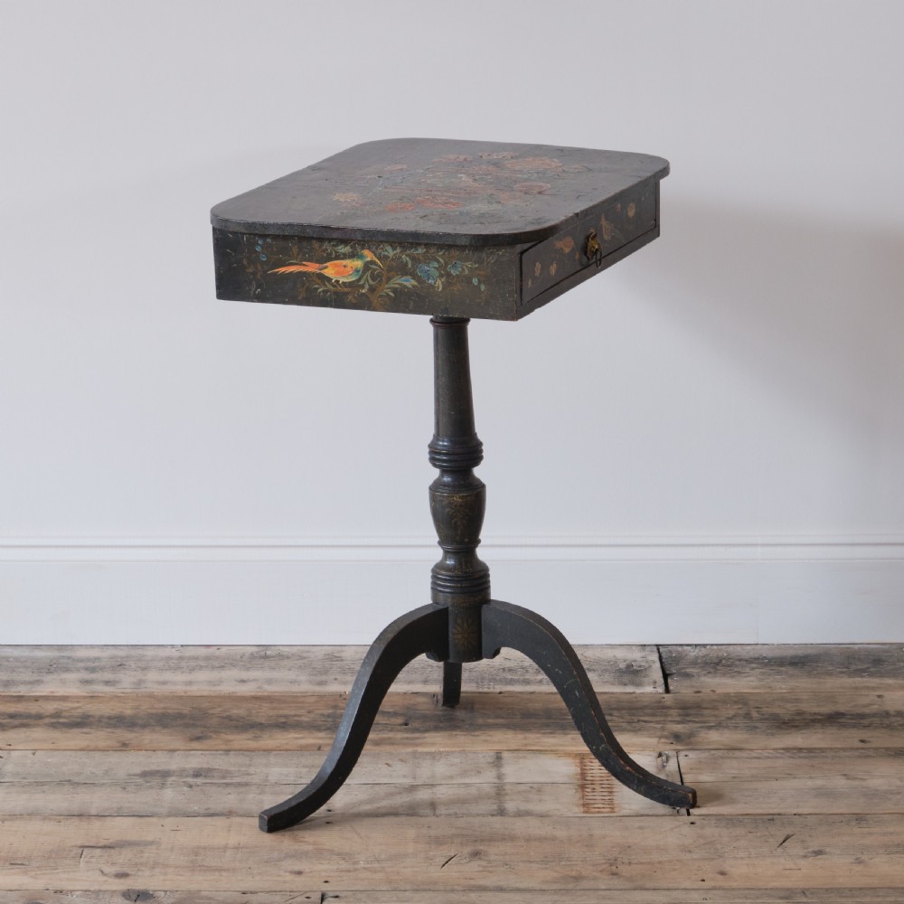 19th-century Chinoiserie lacquered tripod side table View IV