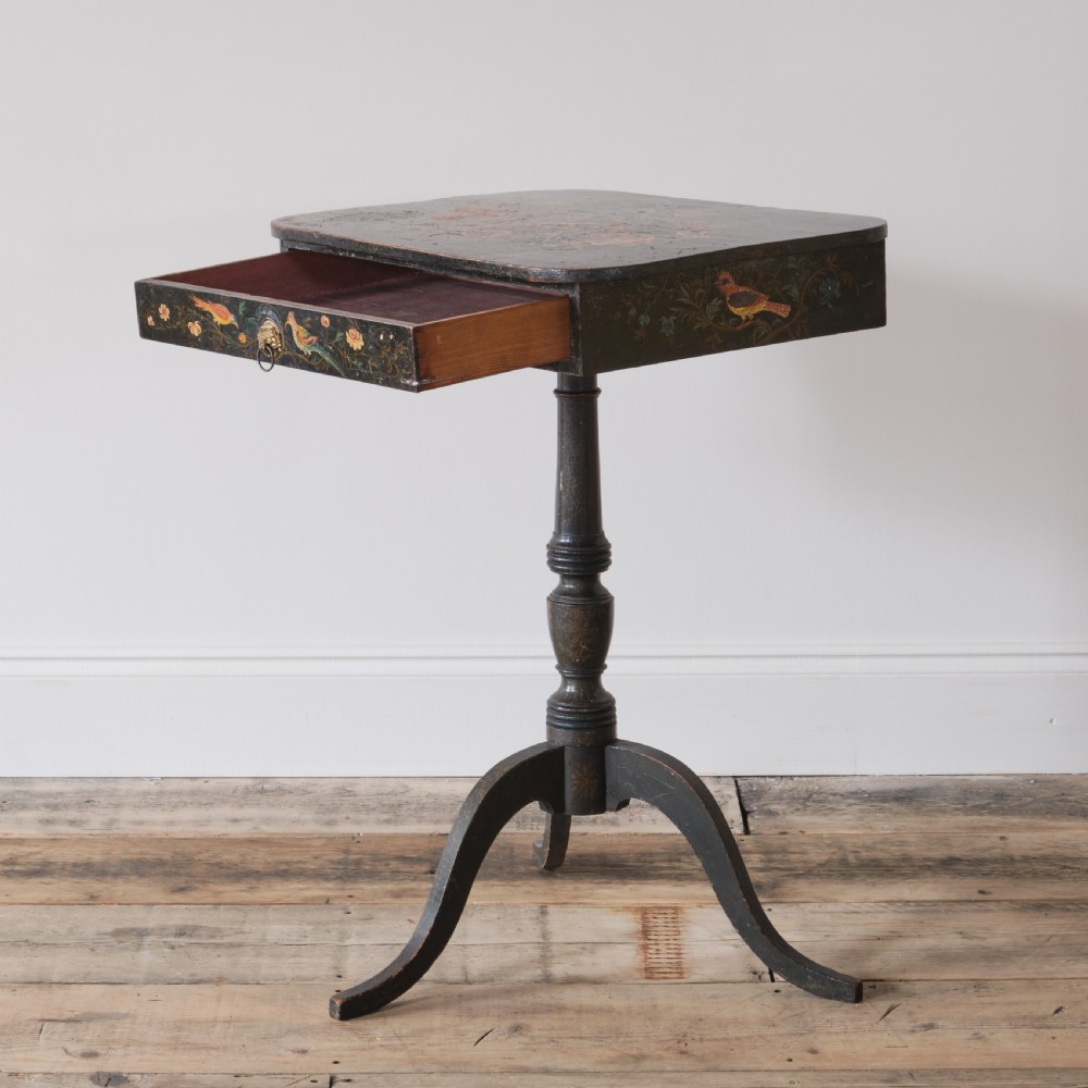 19th-century Chinoiserie lacquered tripod side table View VII