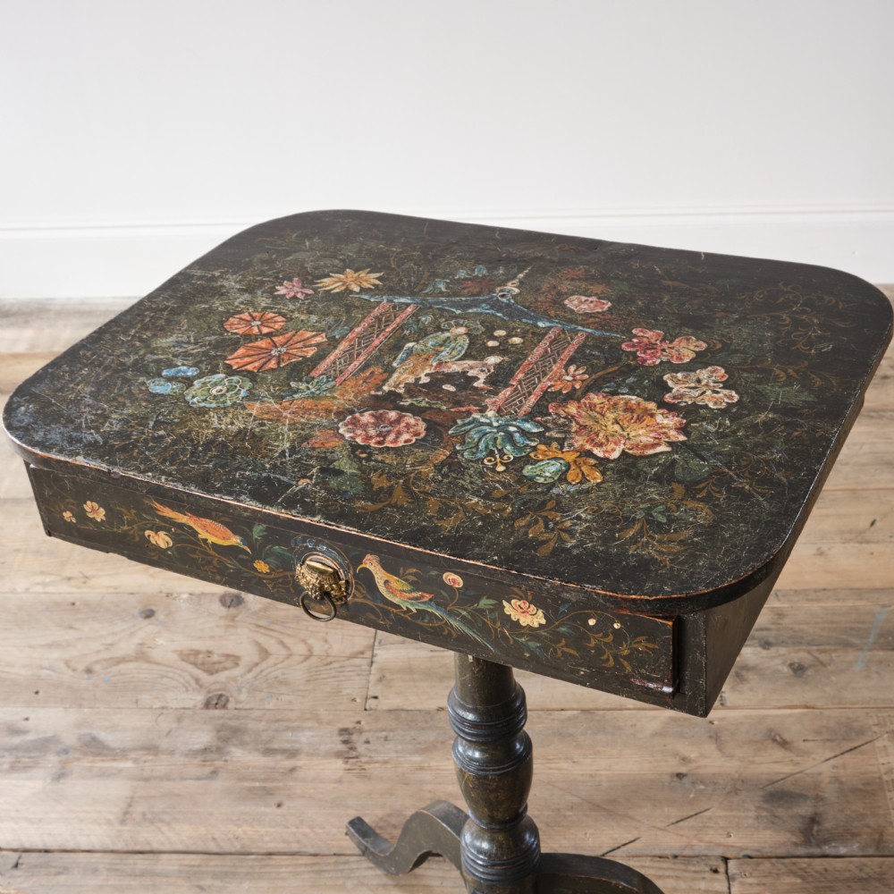 19th-century Chinoiserie lacquered tripod side table View IX