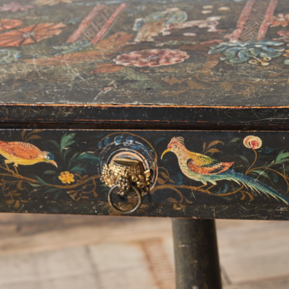 19th-century Chinoiserie lacquered tripod side table View XI
