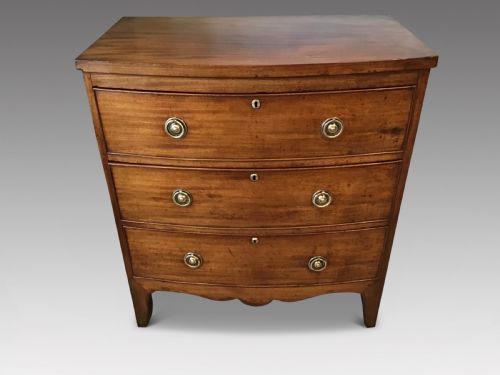 Antique Bow Front Chest of Drawers.