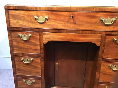 ANTIQUE MAHOGANY KNEEHOLE DESK - ADDITIONAL PHOTO 3