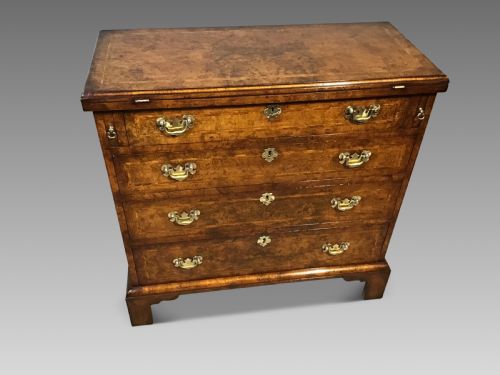 Antique Batchelors Chest of Drawers
