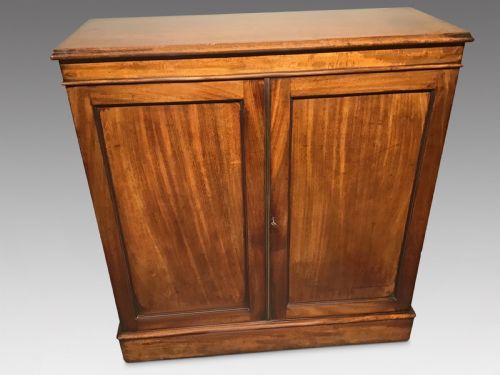 Antique Mahogany Sodecabinet