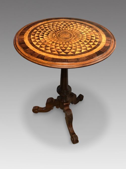 ANTIQUE TRIPOD TABLE