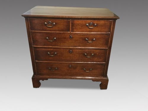 ANTIQUE OAK CHEST OF DRAWERS