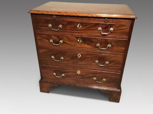 Georgian Mahogany Chest of Drawers