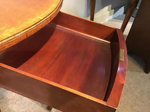 AN ANTIQUE MAHOGANY PEMBROKE TABLE - ADDITIONAL PHOTO 5