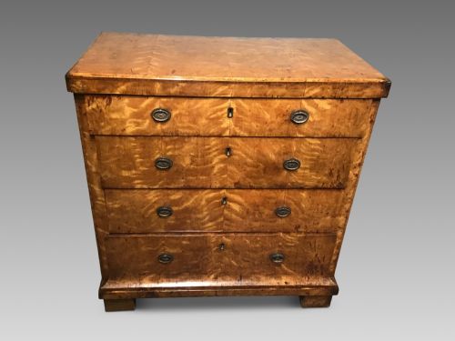 ANTIQUE BIRCH CHEST OF DRAWERS