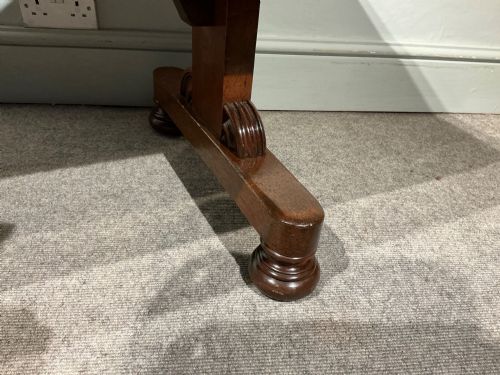 MAHOGANY COFFEE TABLE - ADDITIONAL PHOTO 4