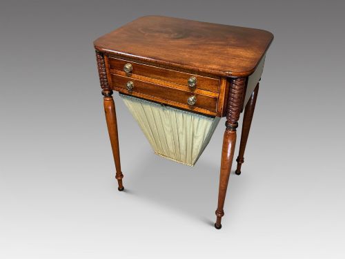 EARLY 19TH CENTURY AMERICAN MAHOGANY AND MAPLE WORK TABLE - ADDITIONAL PHOTO 1