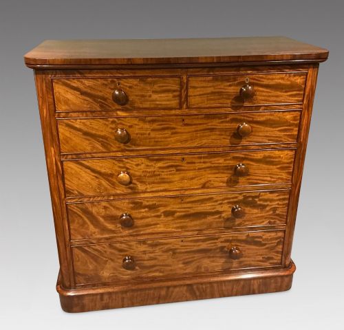 ANTIQUE MAHOGANY CHEST OF DRAWERS
