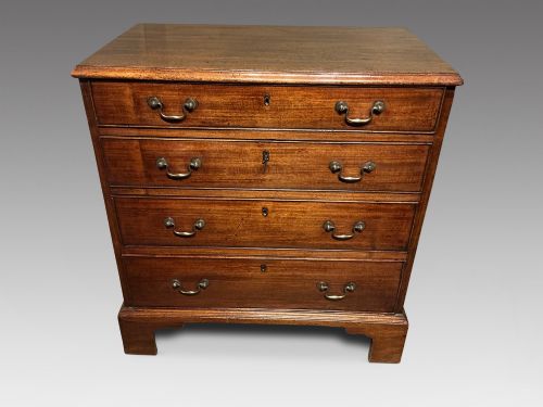 Georgian chest of drawers