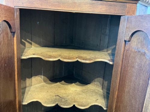 ANTIQUE OAK FLOOR STANDING CORNER CABINET - ADDITIONAL PHOTO 4