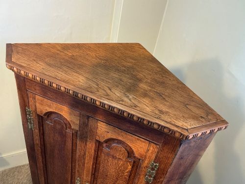 ANTIQUE OAK FLOOR STANDING CORNER CABINET - ADDITIONAL PHOTO 5