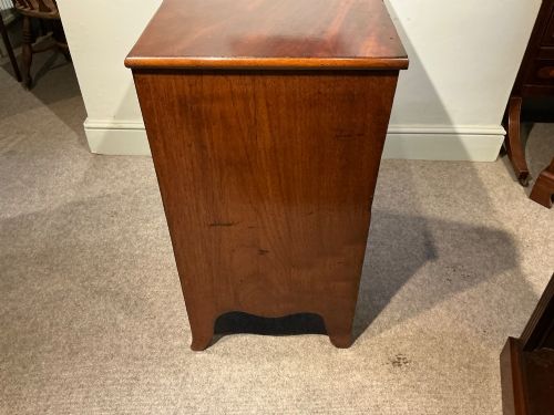 SMALL ANTIQUE MAHOGANY CHEST OF DRAWERS - ADDITIONAL PHOTO 5