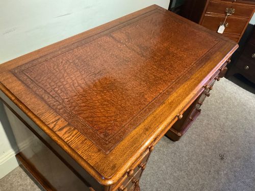 ANTIQUE OAK PEDESTAL DESK - ADDITIONAL PHOTO 2