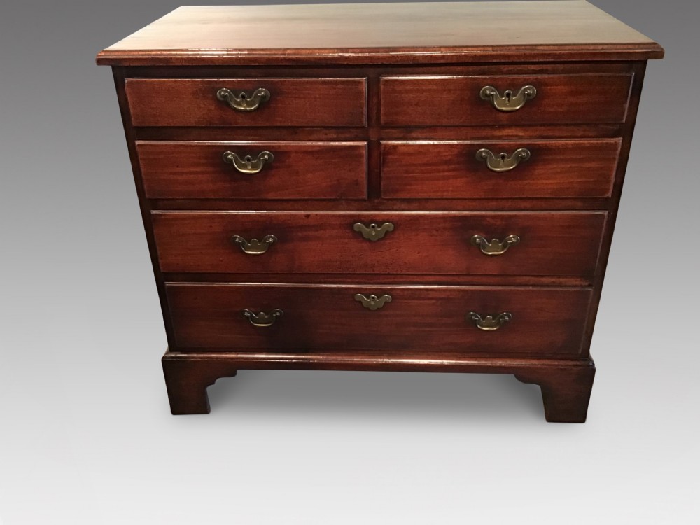 Georgian mahogany chest of drawers  View XII