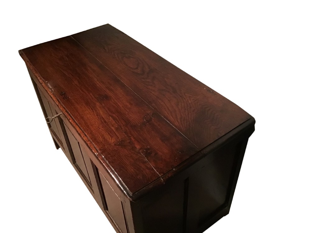 Early 18th century oak coffer View II
