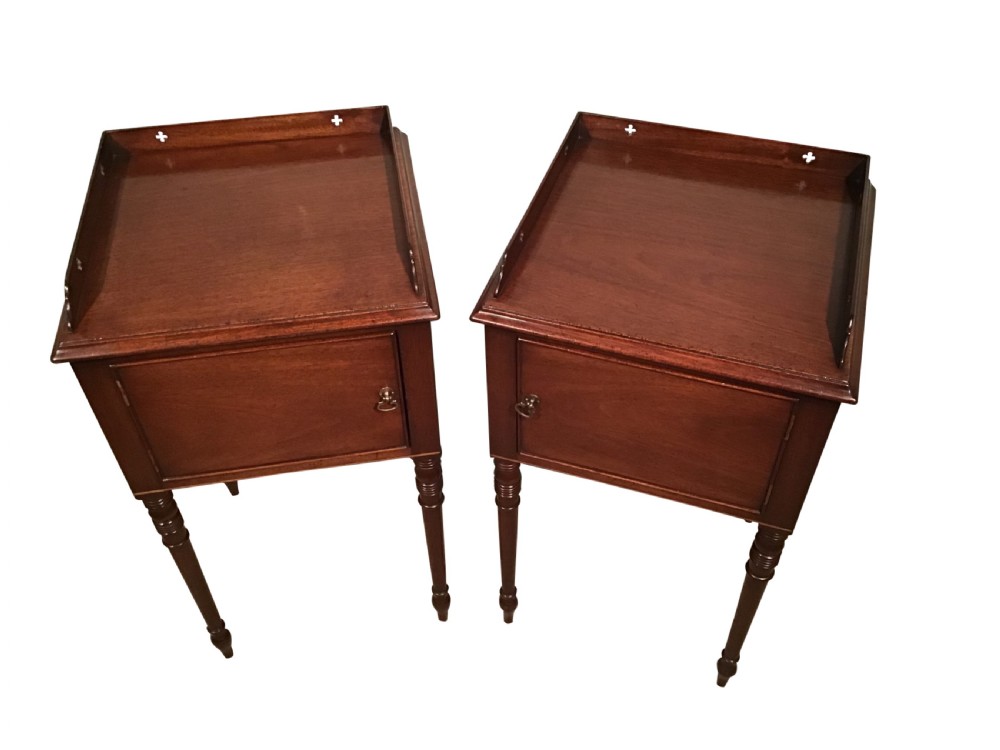 Pair of bedside cabinets View II