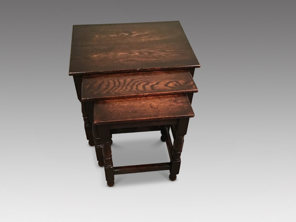 Nest of three tables