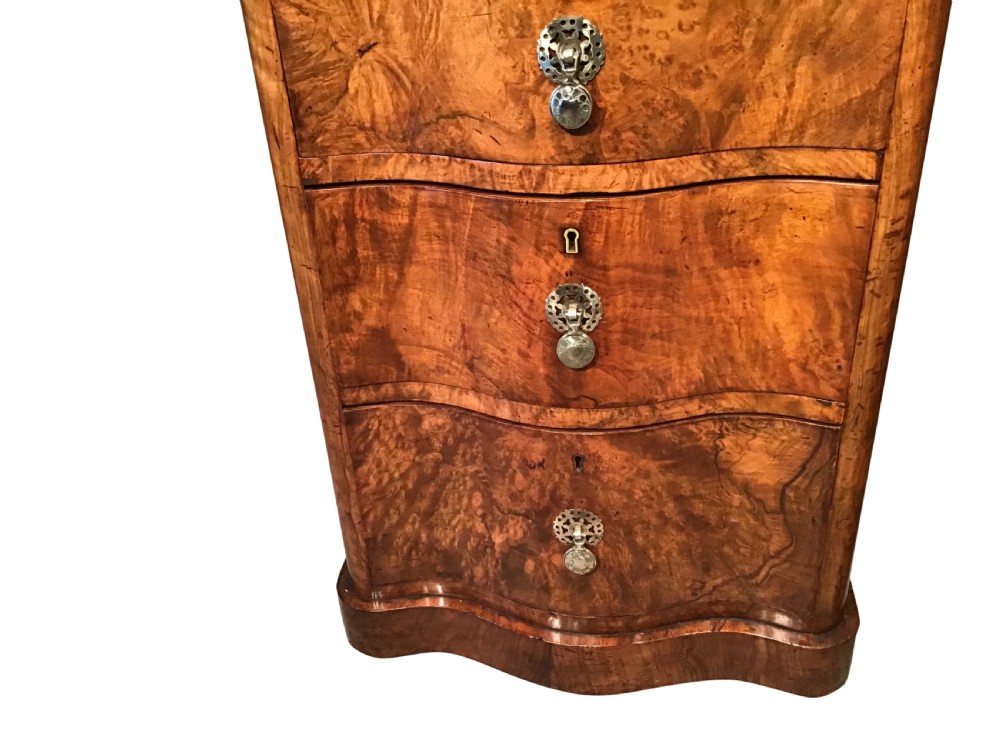 Pair of antique chests of drawers View V