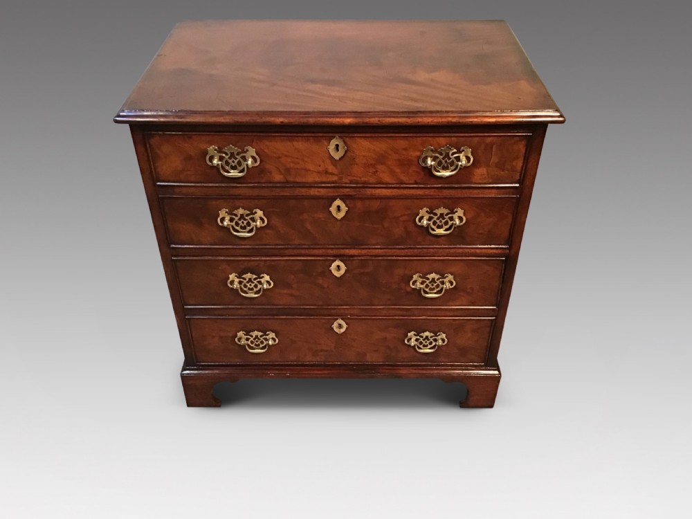 Antique mahogany chest of drawers 