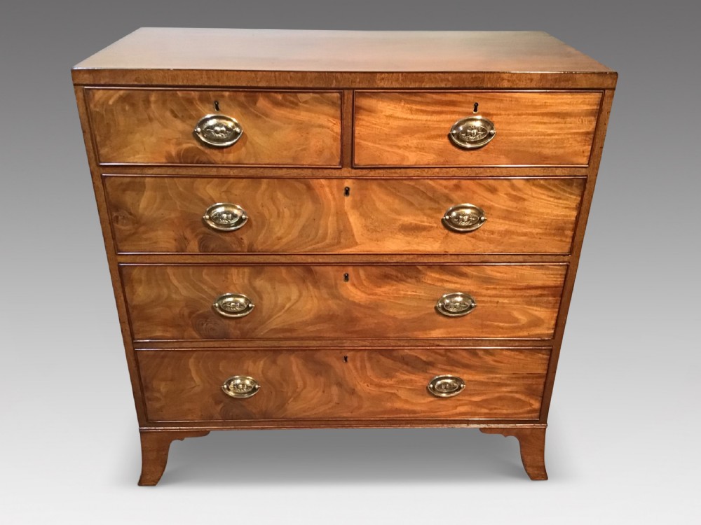 Georgian chest of drawers 