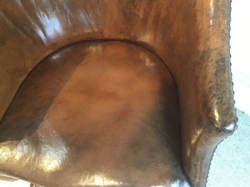 Antique leather chair View V
