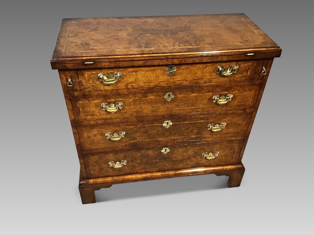Antique batchelors chest of drawers