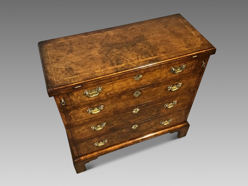 Antique batchelors chest of drawers View II