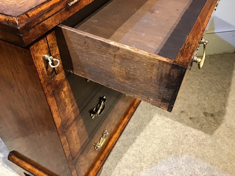 Antique batchelors chest of drawers View X