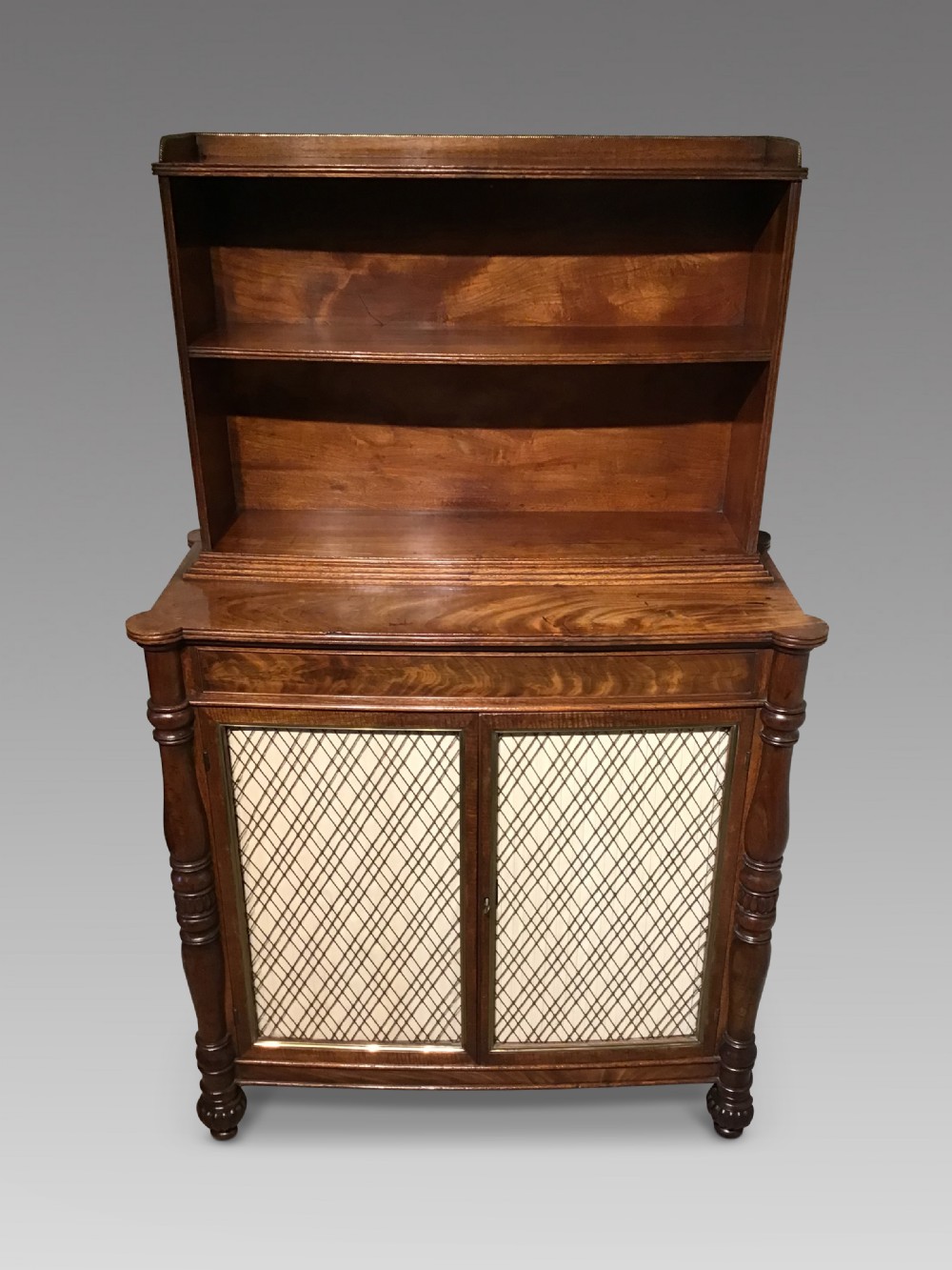 Antique sidecabinet