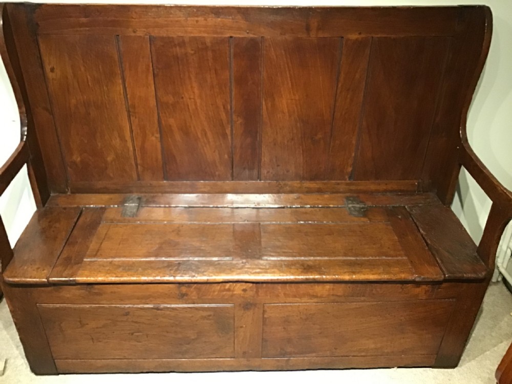 Georgian settle View II