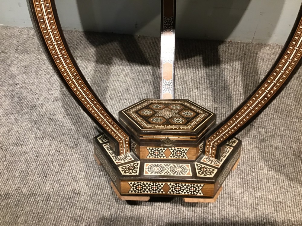 Damascus table View IV