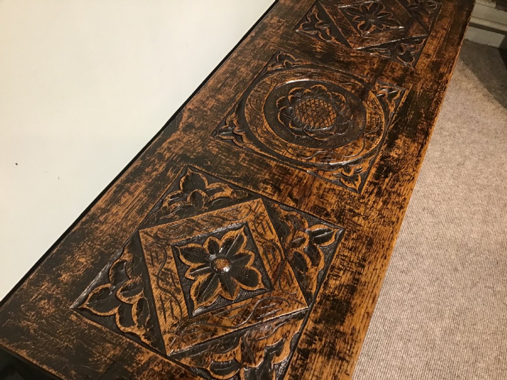 Antique oak coffer View V