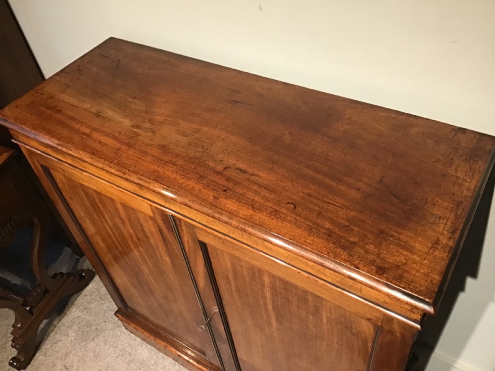 Antique mahogany sodecabinet View III
