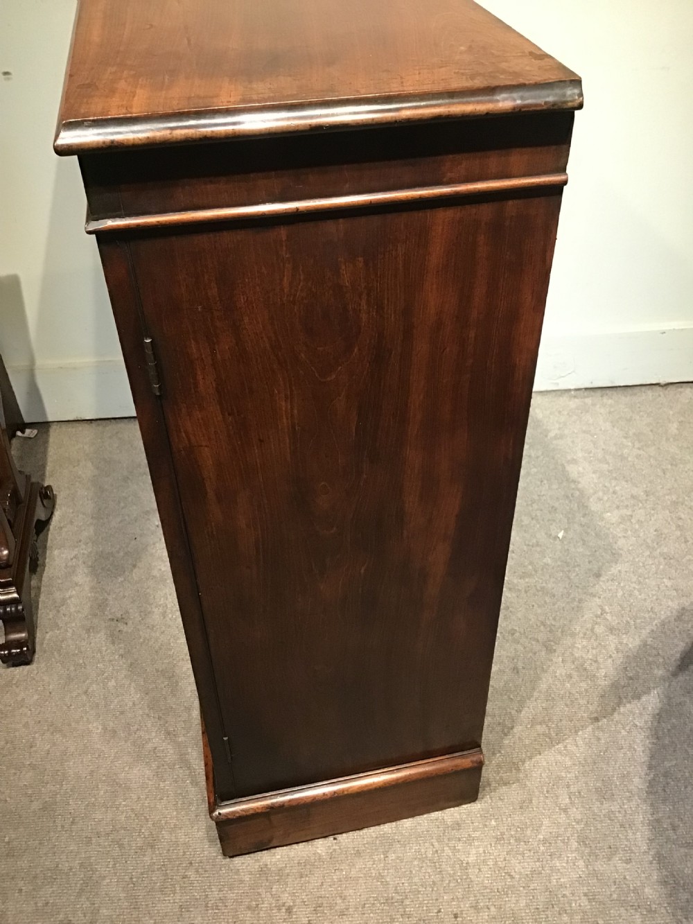 Antique mahogany sodecabinet View VI