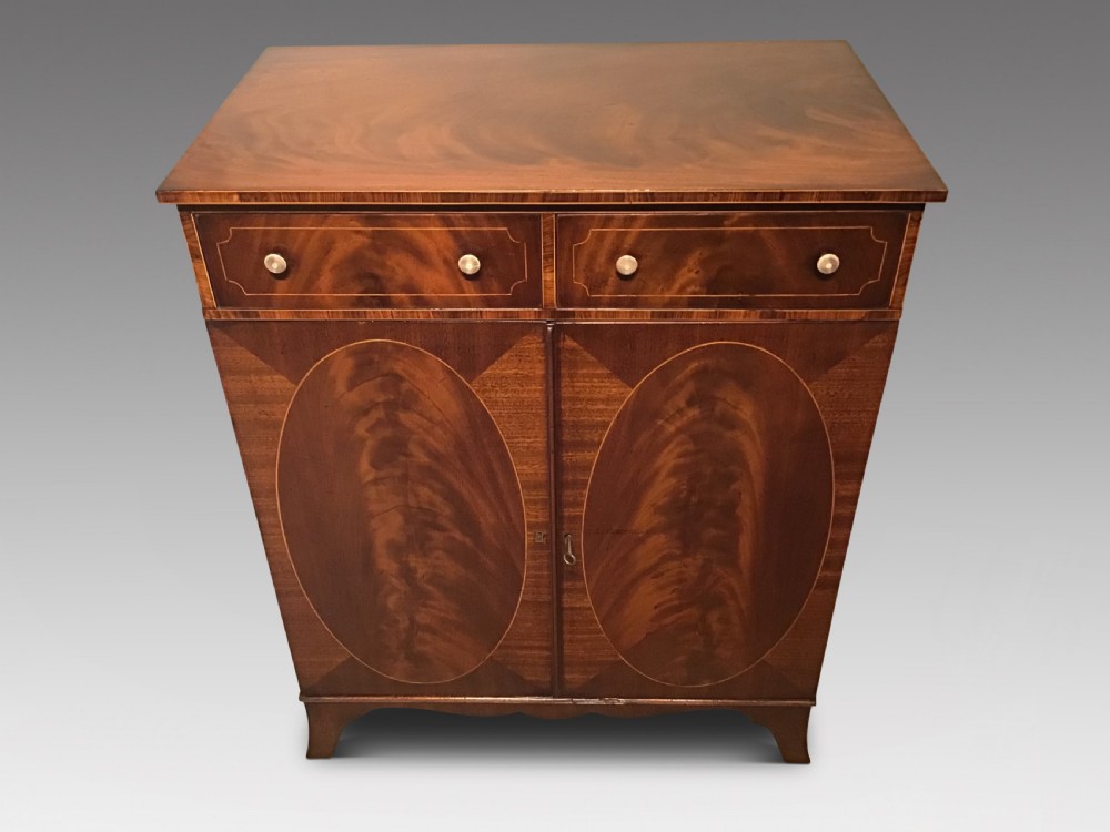 Antique mahogany sidecabinet