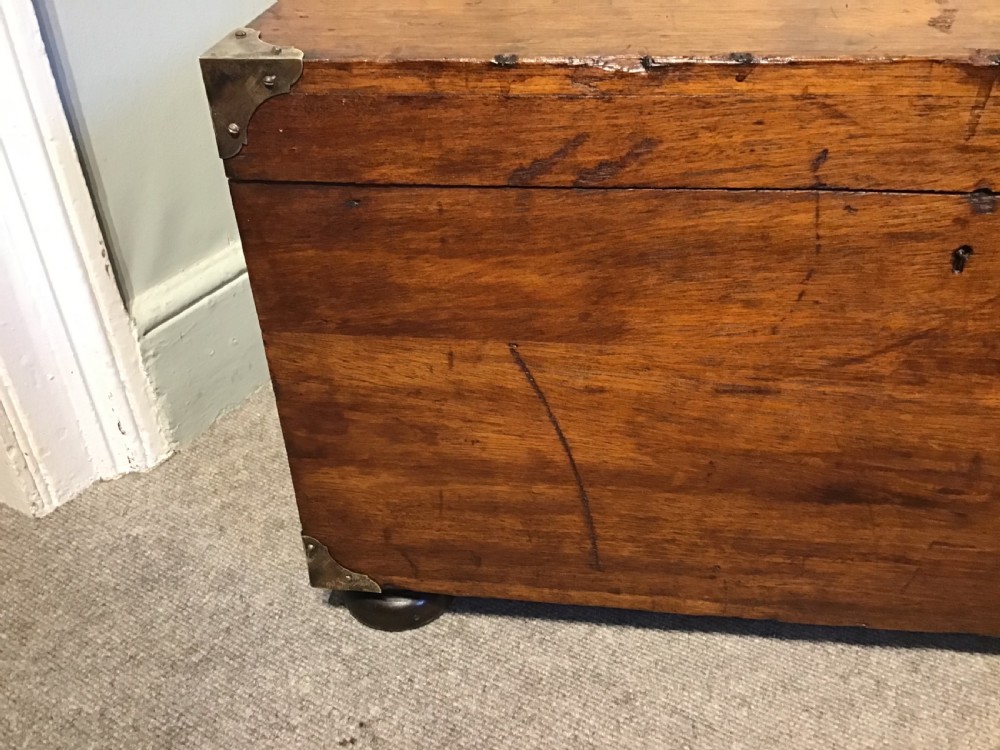 Antique naval trunk View V
