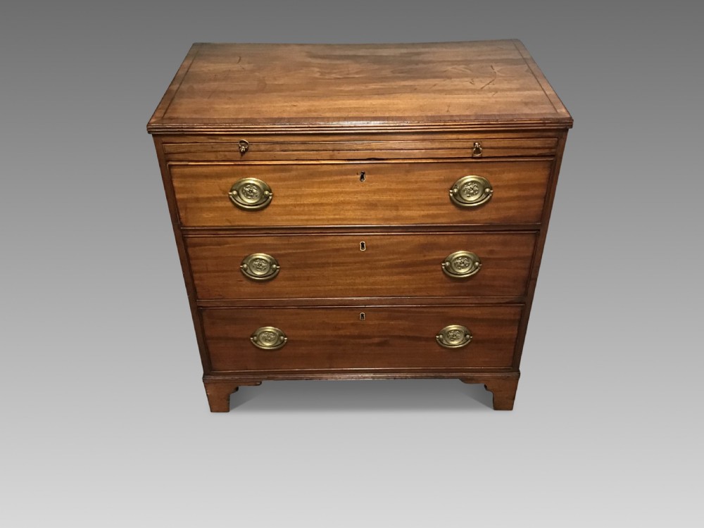 Georgian mahogany chest of drawers