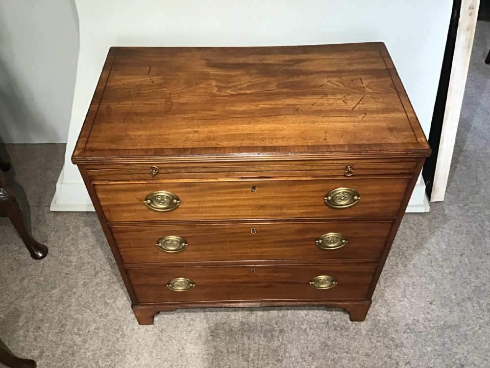 Georgian mahogany chest of drawers View II