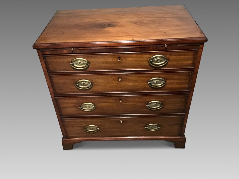 Georgian mahogany chest of drawers