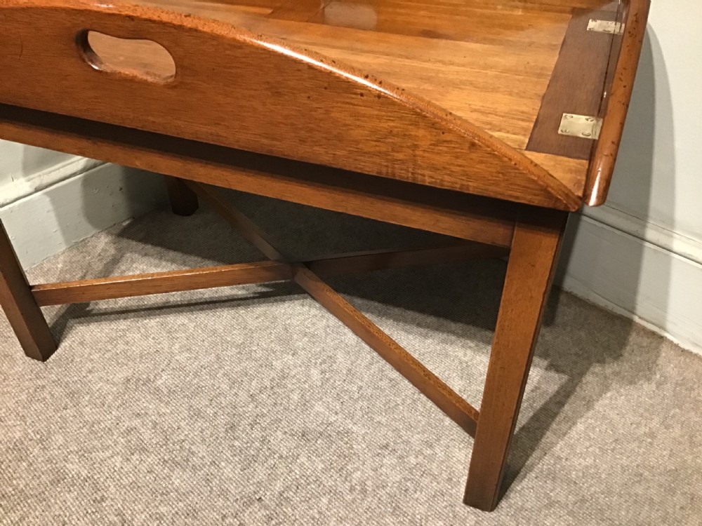 Butlers tray on stand View III