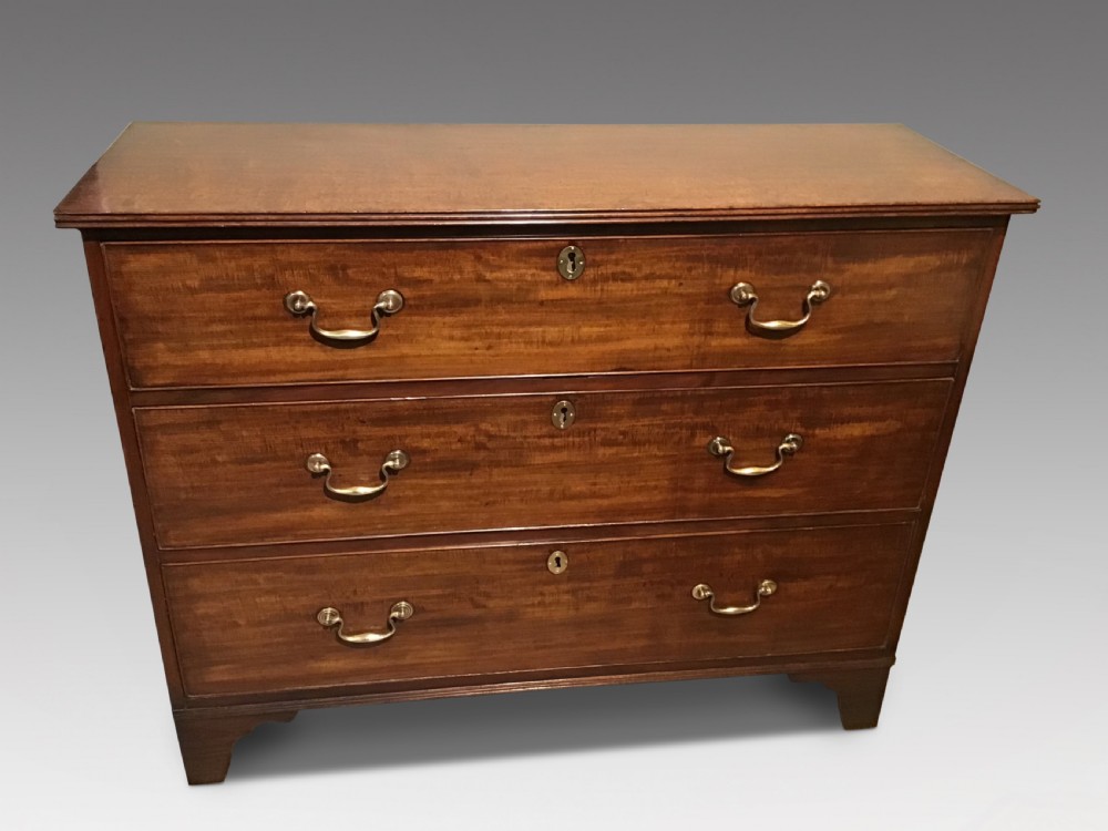 Antique mahogany chest of drawers