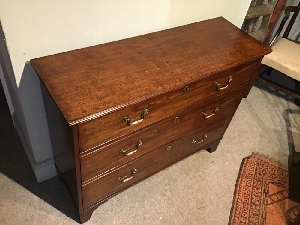 Antique mahogany chest of drawers View II