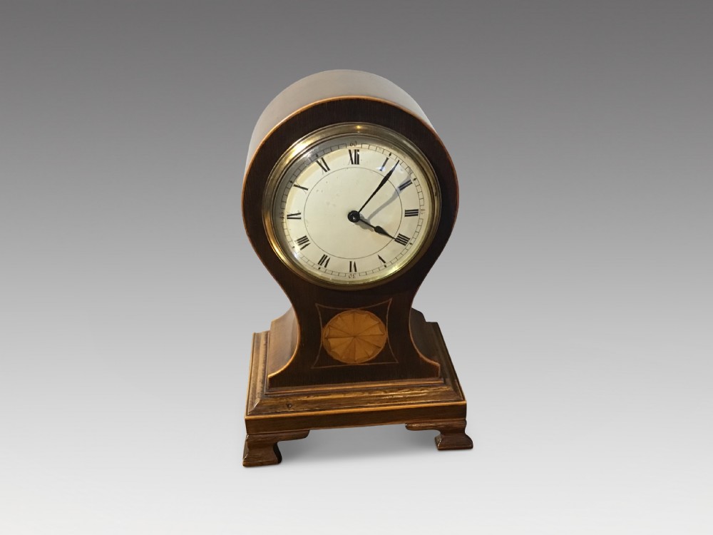 Antique mantle clock